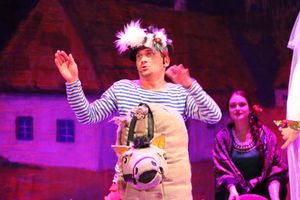 Кони стоят пьяные, хлопцы запряженные — в ГДК Ленина сыграли «Свадьбу в Малиновке» (ФОТО)