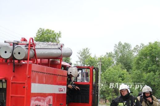 В Великих Луках прошли областные соревнования среди пожарных по спасению пострадавших