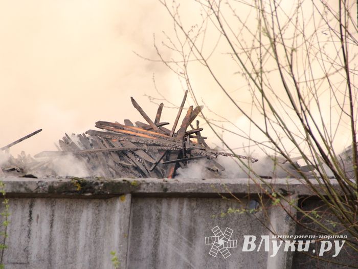Подробности пожара на мебельном (ФОТО)