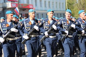 В Великих Луках прошел Парад Победы (ФОТО)