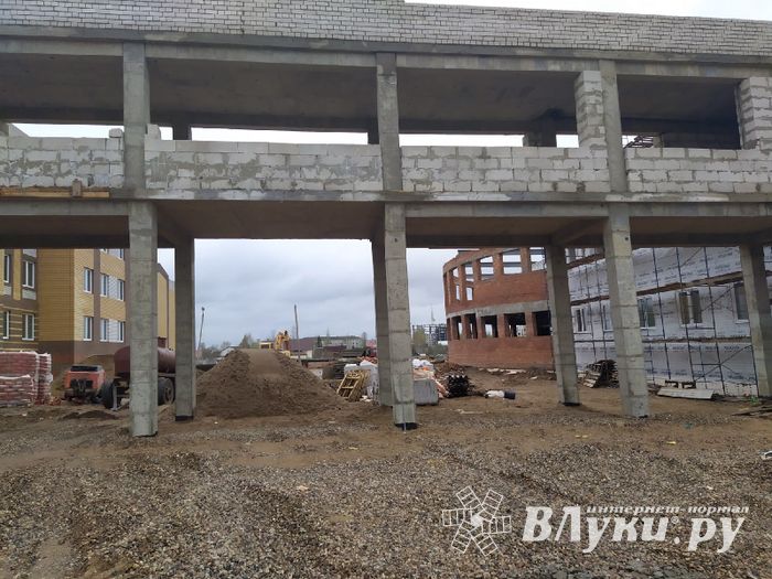 Руководству Великих Лук поручено ускорить строительство школы (ФОТО)