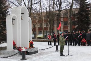 Великолучане почтили память героев-десантников