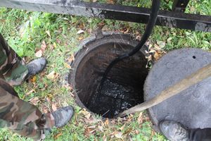 На пр. Гагарина чистят ливнёвку (ФОТО)