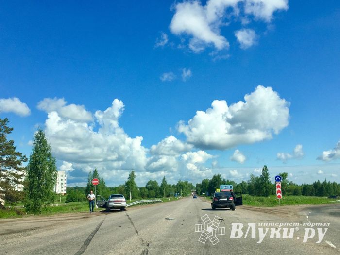 В Великих Луках произошло ДТП (ФОТО)