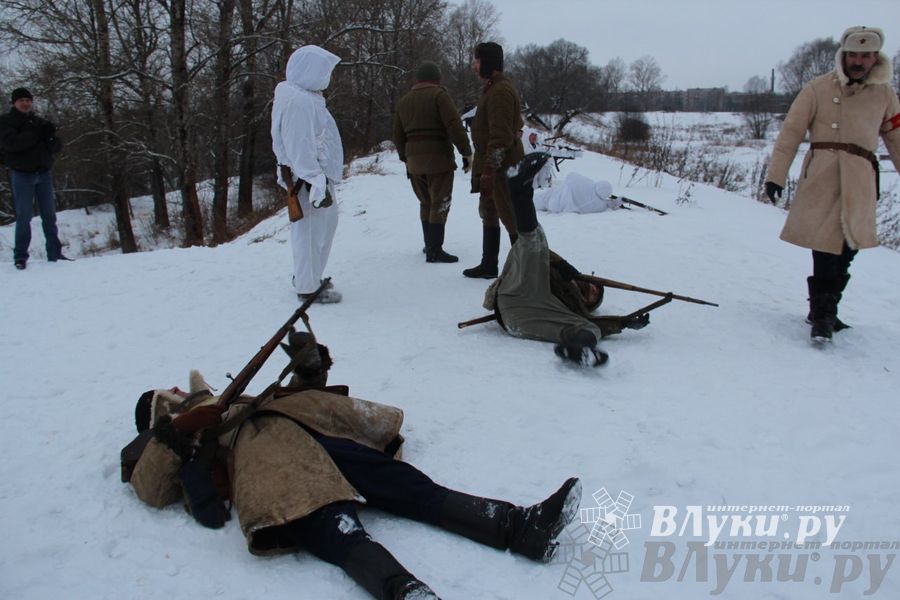 Реконструкция битвы за освобождение Великих Лук