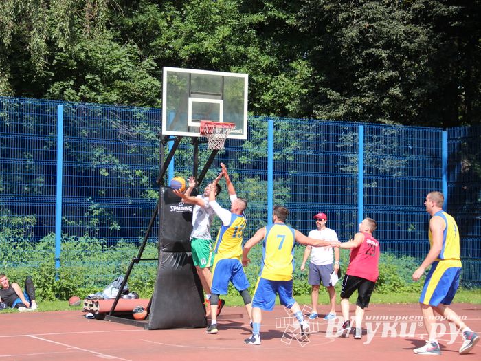 Спортивними мероприятиями отметили День физкультурника в Великих Луках (ФОТО)