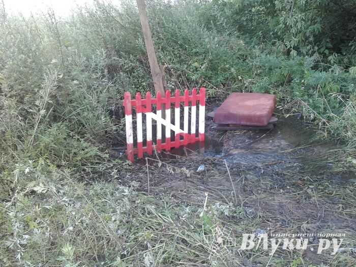 Авария в сетях канализации пока не поддаётся ремонтникам (ФОТО)