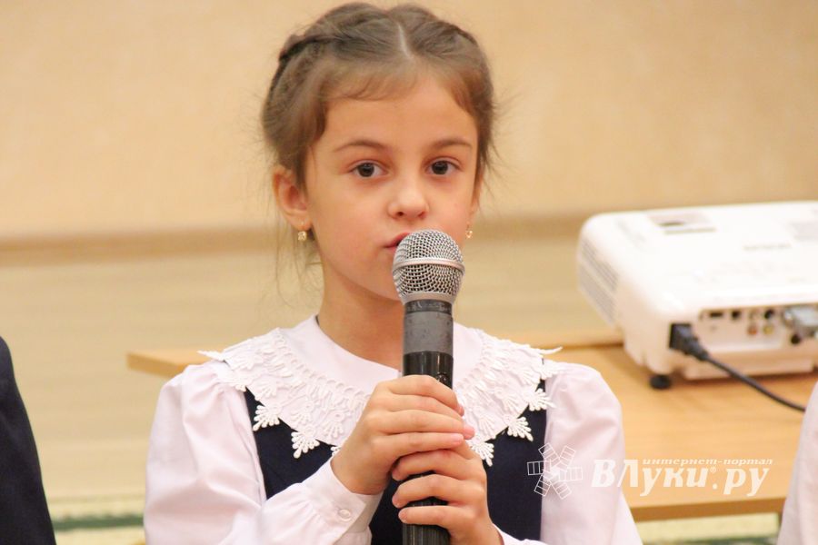 В школу №13 Великих Лук приходила осенняя сказка (ФОТО)