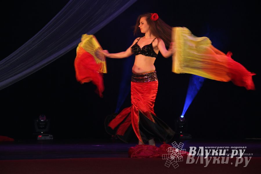 В ДК ЛК прошел музыкально-танцевальный спектакль «Босиком по млечному пути» (фото)