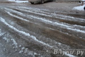 В Великих Луках «уплыл» каток (фото)