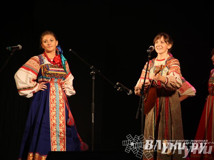 В Великих Луках прошел фестиваль живой музыки «Ставим на аватарках небо» (фото)