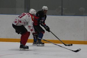 Матч НХЛ прошел в великолукском «Айсберге» (ФОТО)