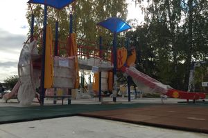 В Великих Луках продолжают ремонтировать площадь Калинина (фото)