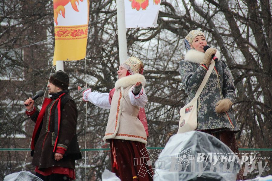 В Великих Луках встретили Масленицу