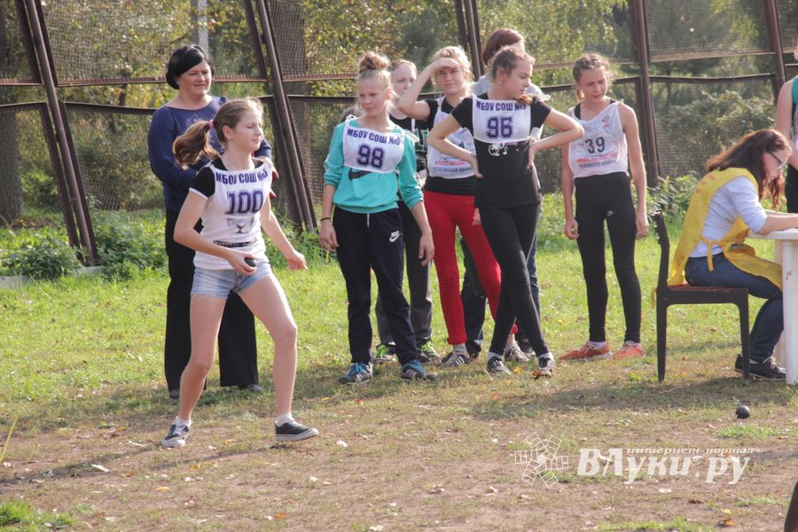 В Великих Луках состоялись соревнования «Шиповка юных» (фото)