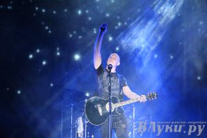 В Великих Луках состоялся концерт Дениса Майданова