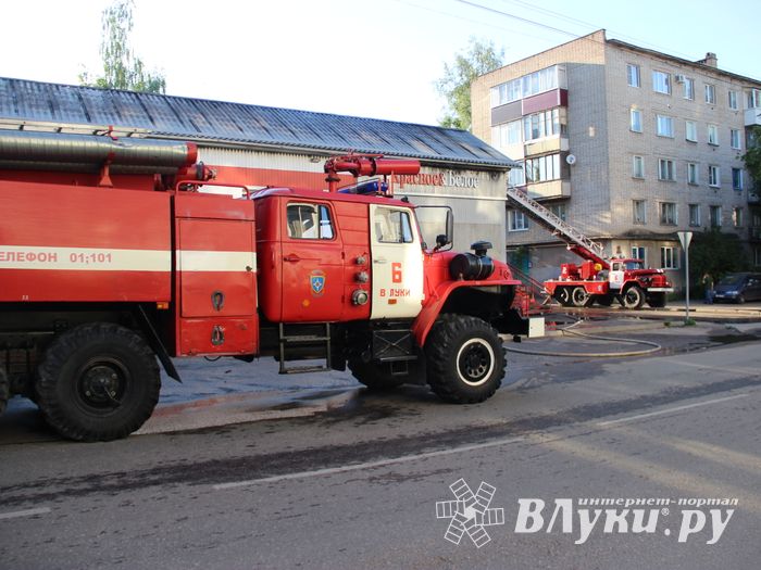 В Великих Луках произошёл пожар в магазинах (ФОТО)