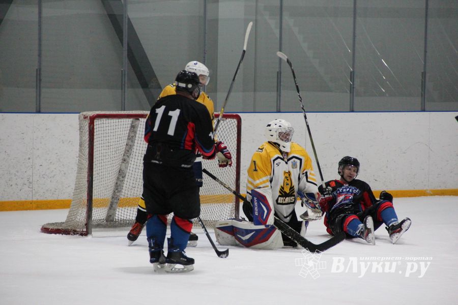 Великолукский «Экспресс» одержал победу в игре с псковскими «Медведями» (ФОТО)