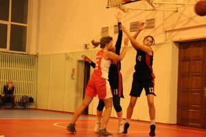 Великолукские баскетболистки борются за Кубок города (ФОТО)