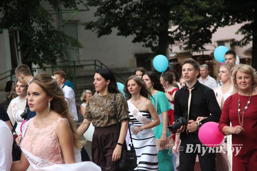 Великолукской «Бригантине» пришлось поплавать под дождём (ФОТО)