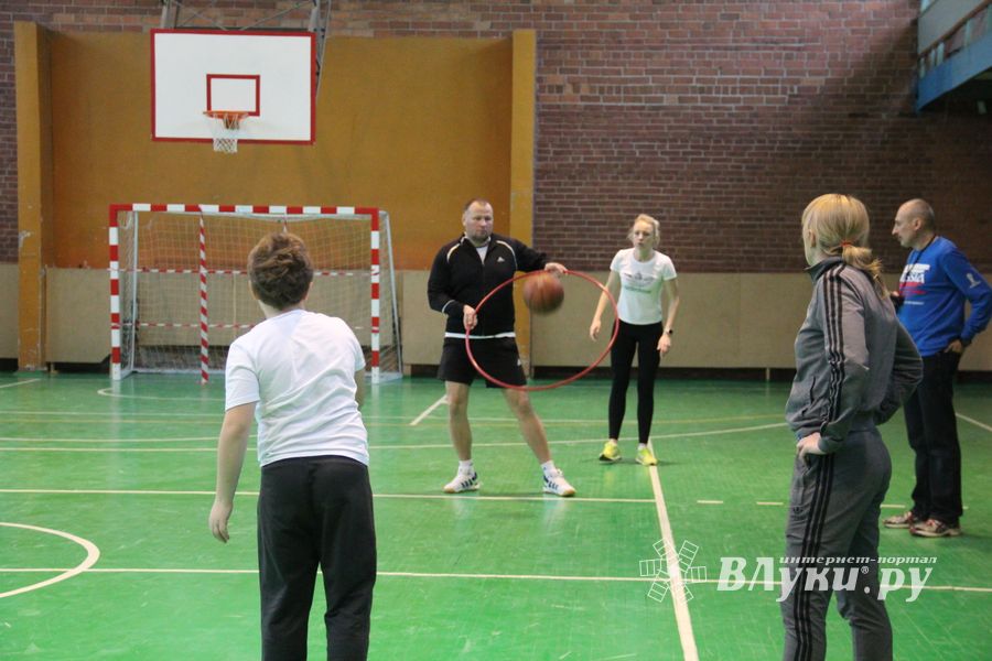 В Великих Луках прошли областные соревнования «Папа, мама, я - спортивная семья» (ФОТО)