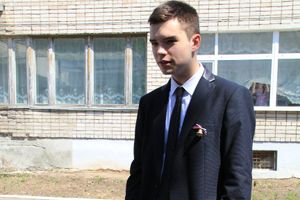 В Великих Луках прозвенели «Последние звонки»