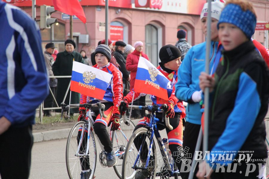 В Великих Луках состоялся торжественный митинг в честь Дня народного единства (ФОТО)