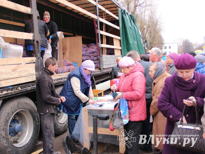 В Великих Луках проходит Весенняя ярмарка