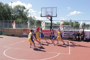 «Оранжевый мяч» в Великих Луках в День физкультурника (ФОТО)