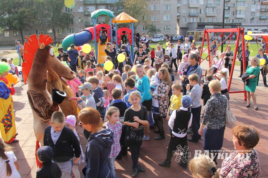 В Великих Луких благоустроили сквер на ул. Жукова (фото)