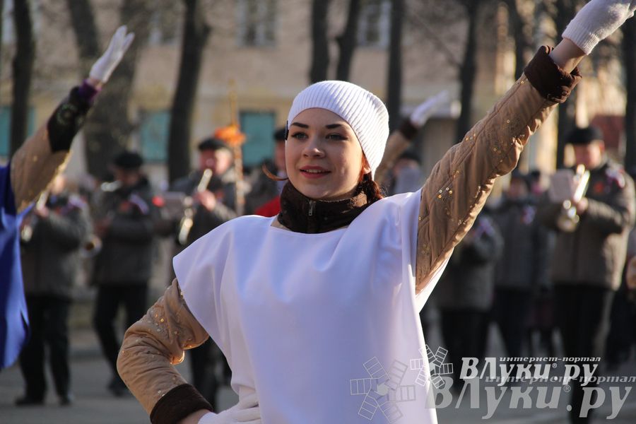 В Великих Луках состоялся торжественный митинг в честь Дня народного единства (ФОТО)