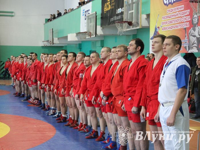 В Великих Луках - время жарких схваток