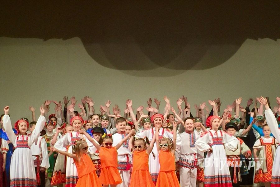 В Международном арт-пленэре «Чудное мгновенье» в Пушкинских Горах учатвуют воспитанники великолукского детского сада (ФОТО)