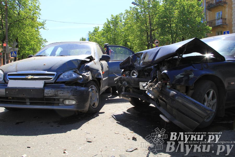ДТП на перекрёстке проспектов Ленина и Октябрьского (ФОТО)
