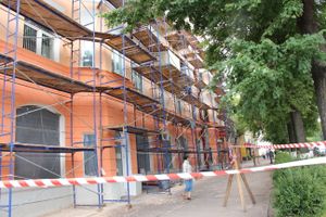 В Великих Луках сажают, стригут и красят (ФОТО)