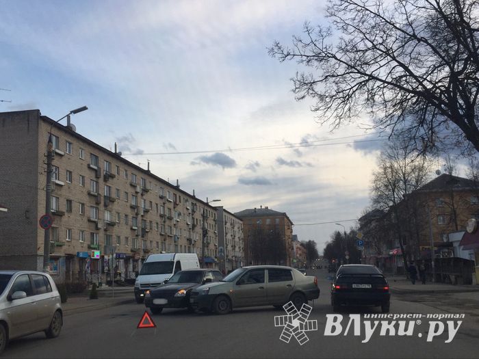 ДТП на Октябрьском (ФОТО)