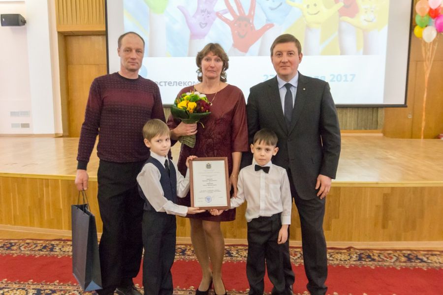 Андрей Турчак поблагодарил приемных родителей за любовь и тепло, которые они дарят детям (ФОТО)