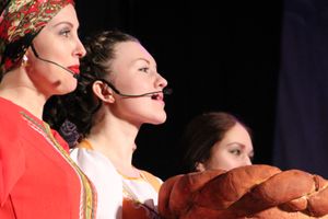 Кони стоят пьяные, хлопцы запряженные — в ГДК Ленина сыграли «Свадьбу в Малиновке» (ФОТО)