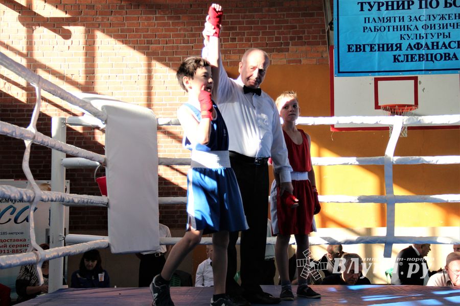 Второй день турнира по боксу складывается для великолучан удачно (ФОТО)