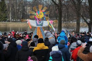 Масленичные гуляния прошли в Великих Луках (ФОТО)