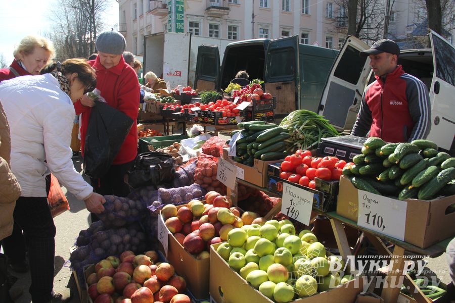 Универсальная торговая ярмарка «Весна-2015» прошла в Великих Луках (фото)