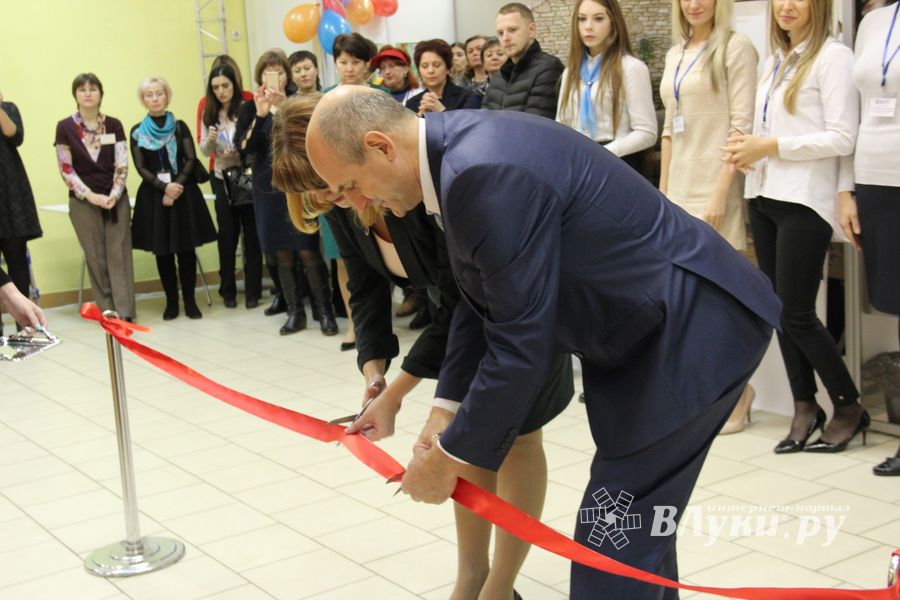 В Великих Луках открылась 8-ая Великолукская универсальная выставка (ФОТО)