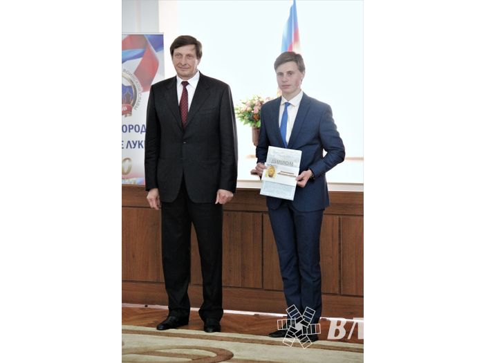 Лучших выпускников Великих Лук наградили «Золотыми парусами» (ФОТО)