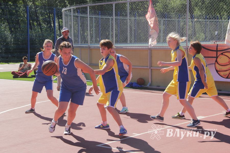 «Оранжевый мяч» в Великих Луках в День физкультурника (ФОТО)