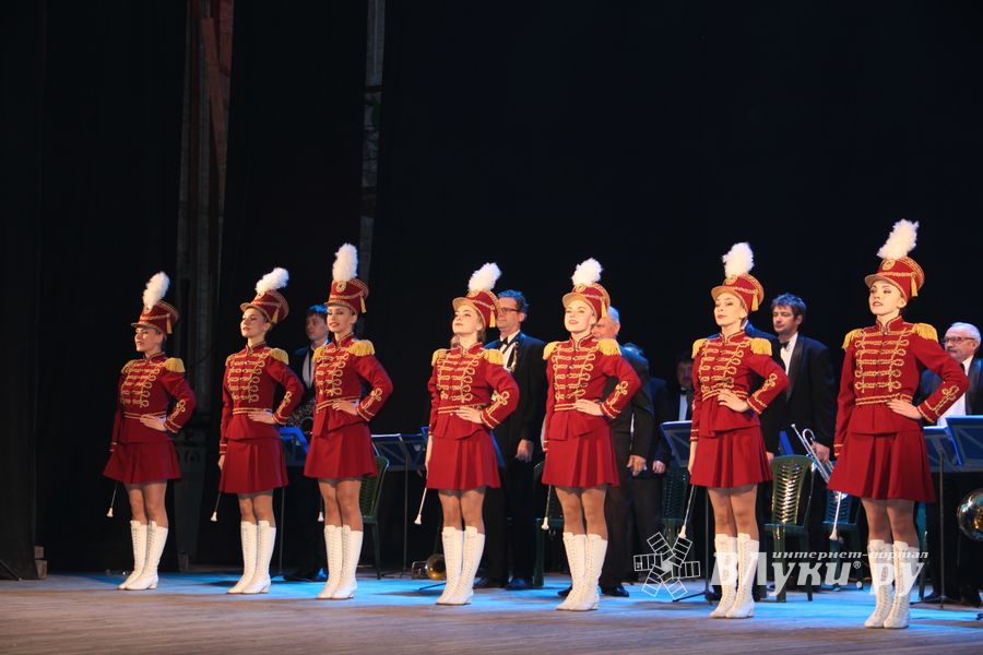 18 мая состоялся юбилейный концерт коллектива мажореток «Золотые погоны» (ФОТО)