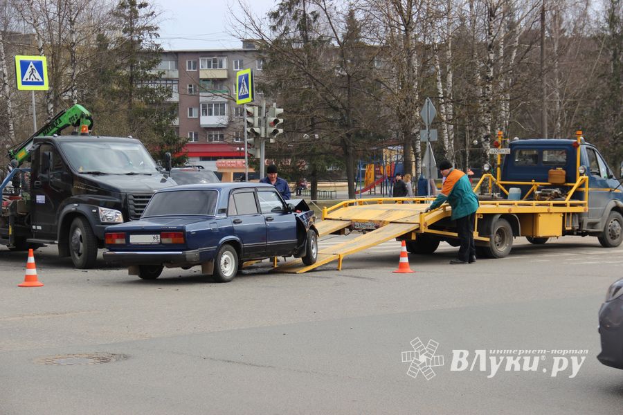 ДТП на перекрёстке Ленина-Дьяконова (ФОТО)