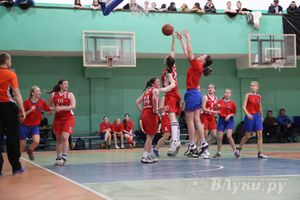 В Великих Луках прошли финальные игры муниципального этапа «КЭС-Баскет» (фото)