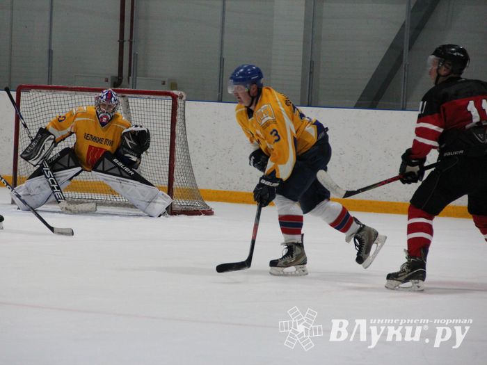 Хоккейные матчи чемпионатов города Великие Луки и Псковской области по хоккею прошли в СОК «Айсберг» (ФОТО)