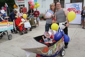 «Парад детских колясок» в День семьи, любви и верности (ФОТО)