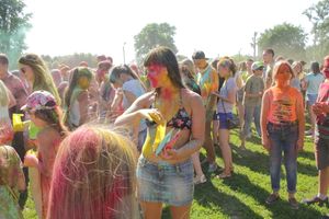 Яркие эмоции «ColorFest» в Великих Луках (ФОТО)